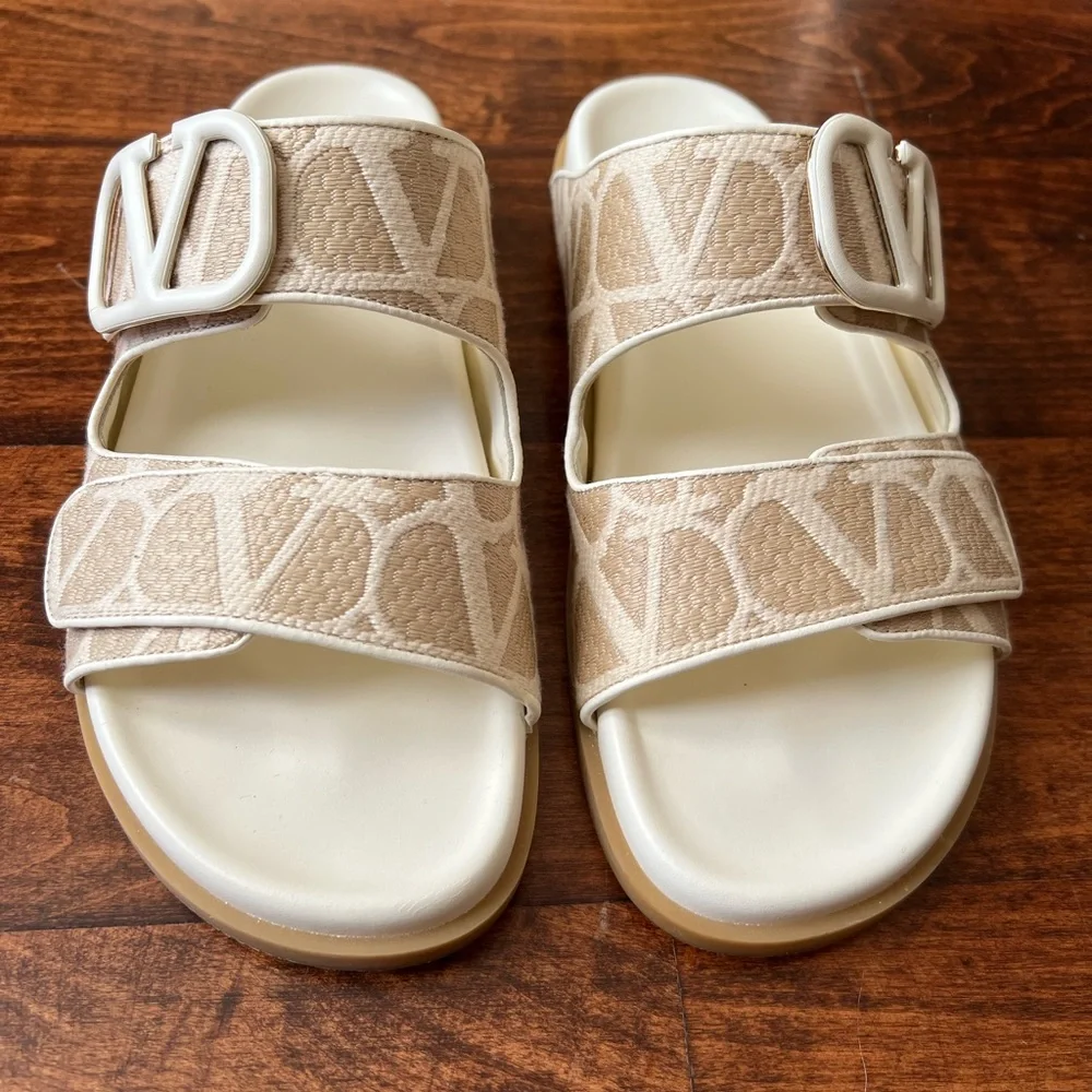 VALENTINO GARAVANI Off-White & Beige VLogo Toile Iconographe Sandals Size 39 - Picture 4 of 9